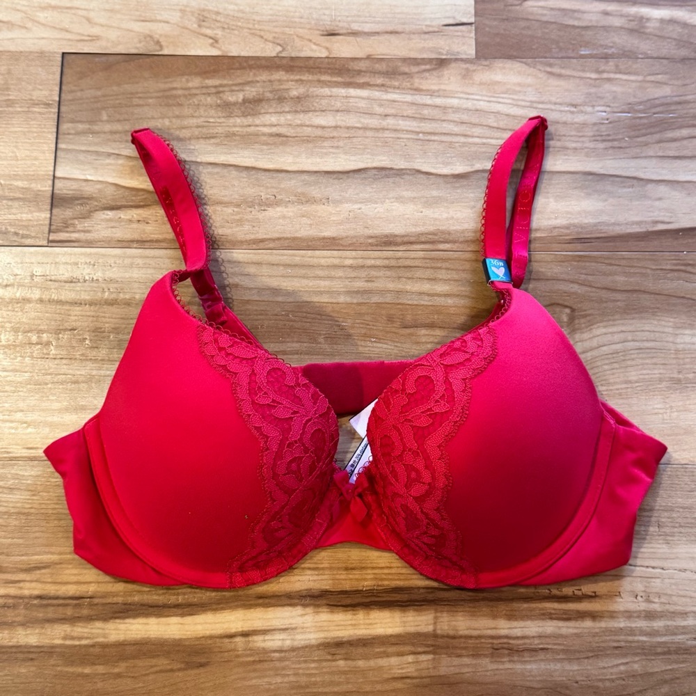 Victoria’s Secret Body by Victoria Push-Up Bra Red Lace 36B NWT
